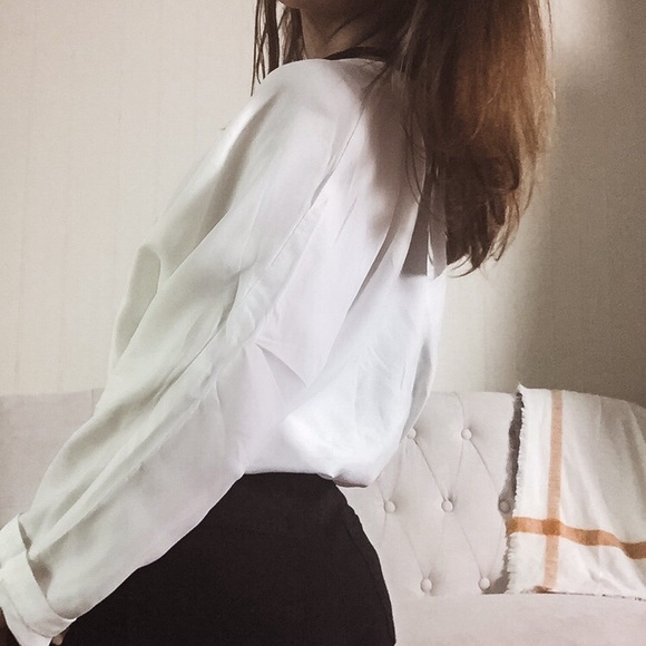 Last- Oversized longline cupro material button up top - Picture 2 of 4